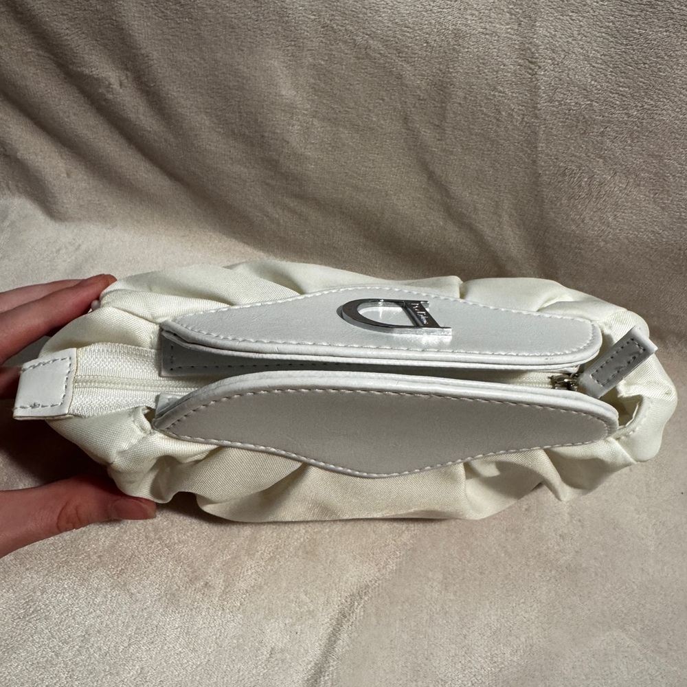 Christian Dior Parfums White Makeup Bag EUC - Picture 7 of 16